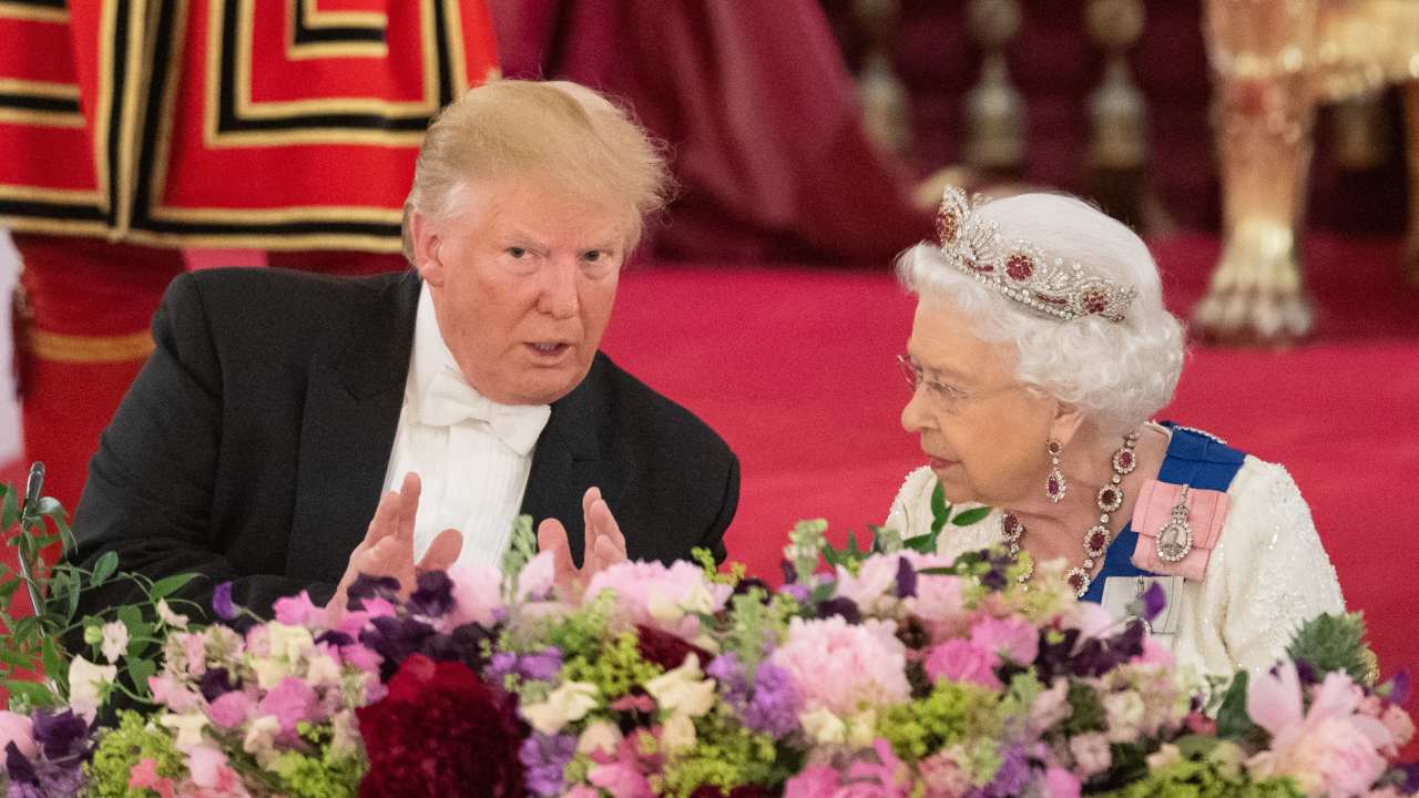  Body language expert's verdict on The Queen and Donald Trump: "She mirrored his behaviour" 