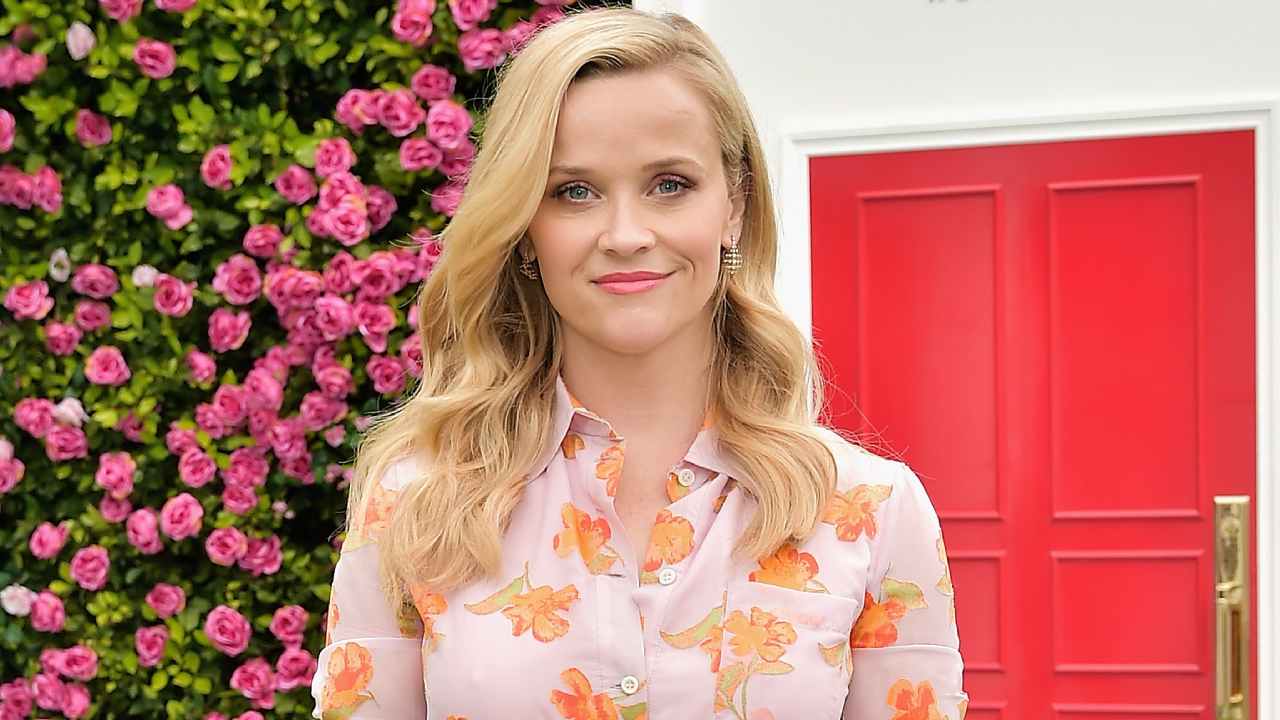 Reese Witherspoon Just Chopped Off All Her Hair The Chic Style That 