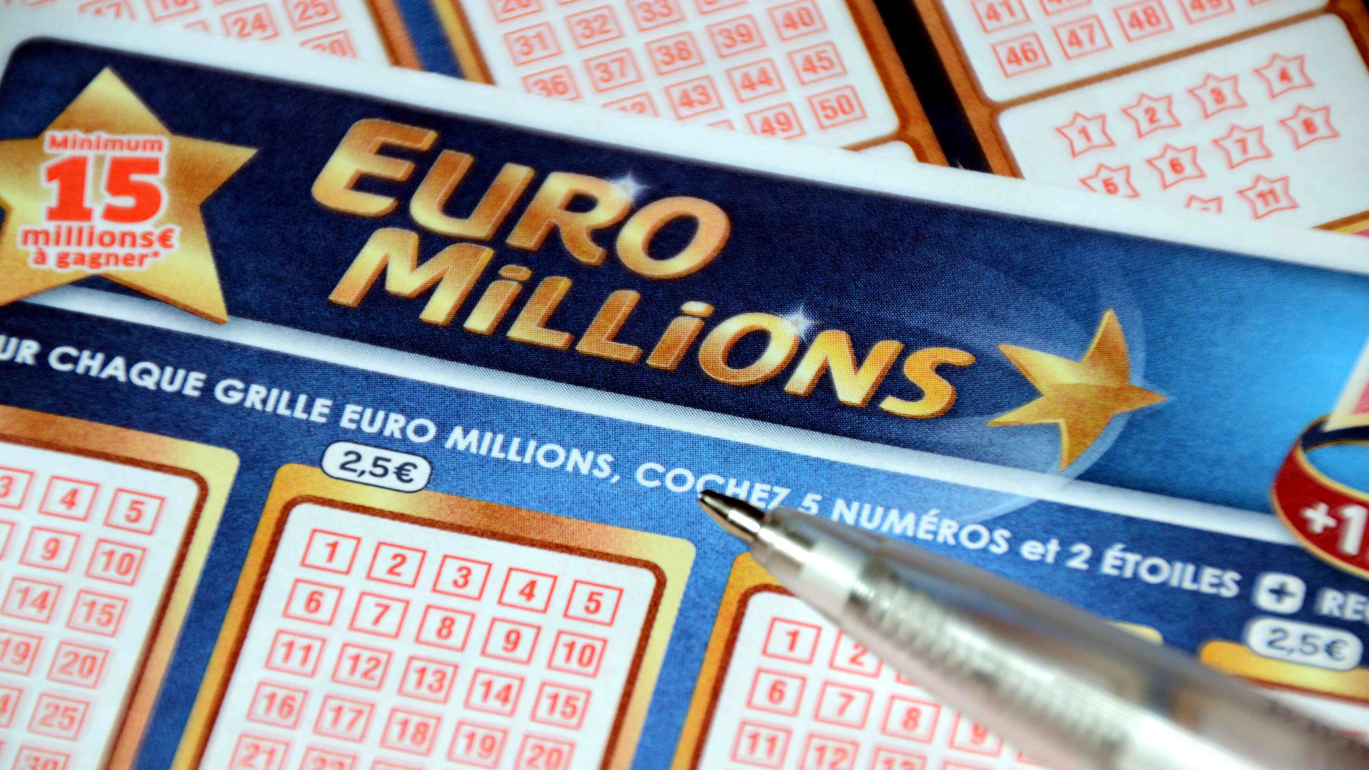 “I was stupid”: Mum falls victim to $225 million lottery scam