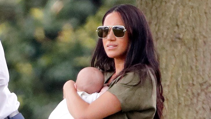 Duchess Meghan fans bite back at mum shamers: “She was doting on him”