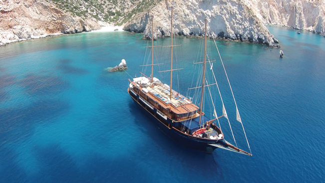 7 reasons to go sailing on a small ship