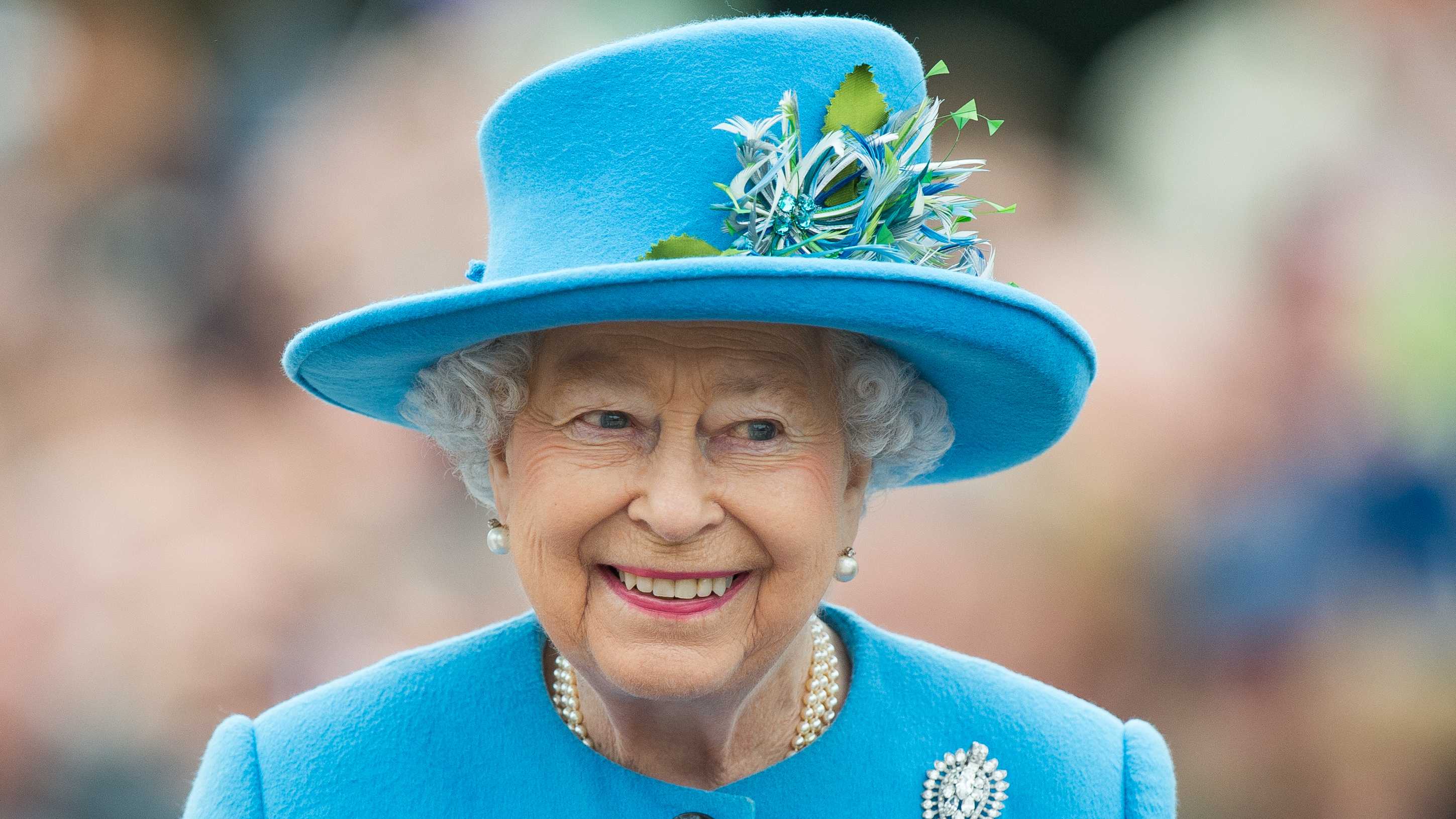 The mind-boggling way the Queen gets dressed in the morning