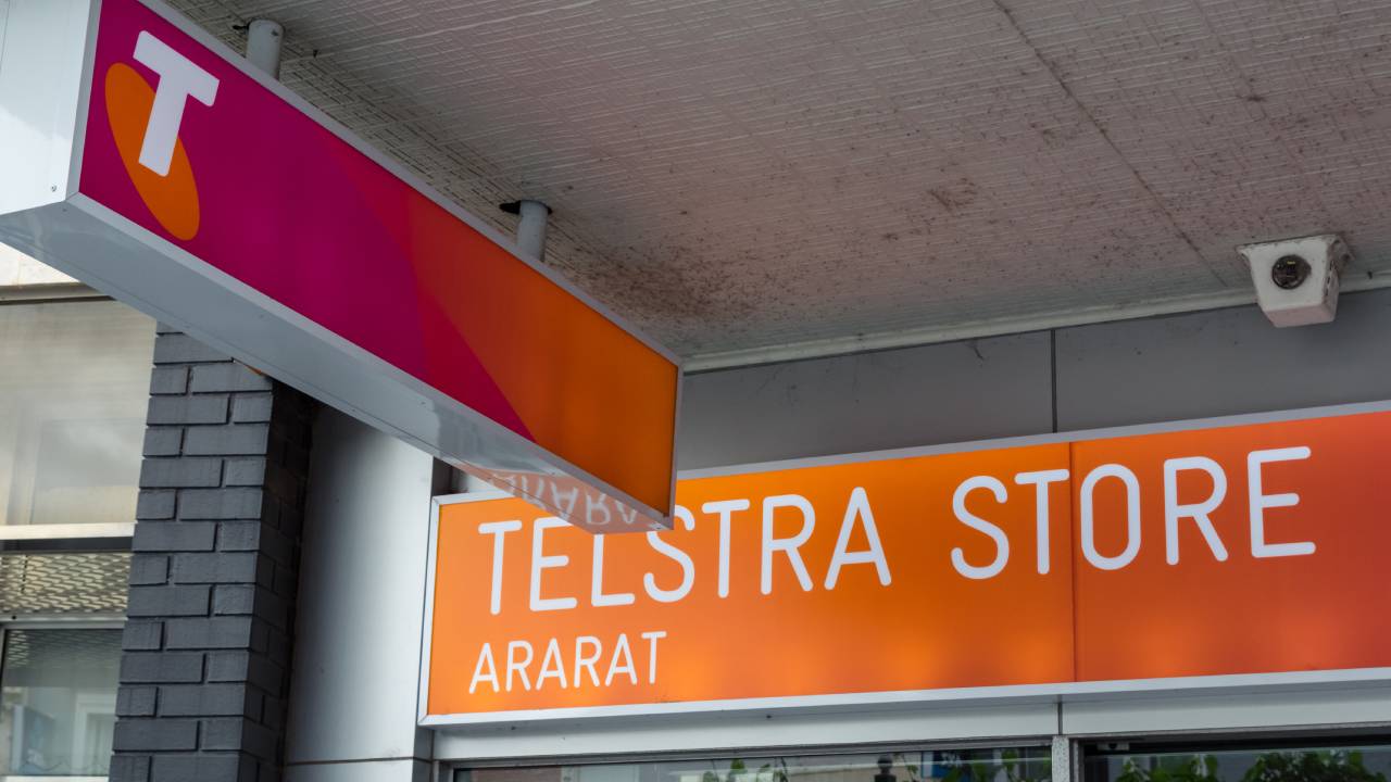 Aussies feeling the sting when travelling overseas with Telstra