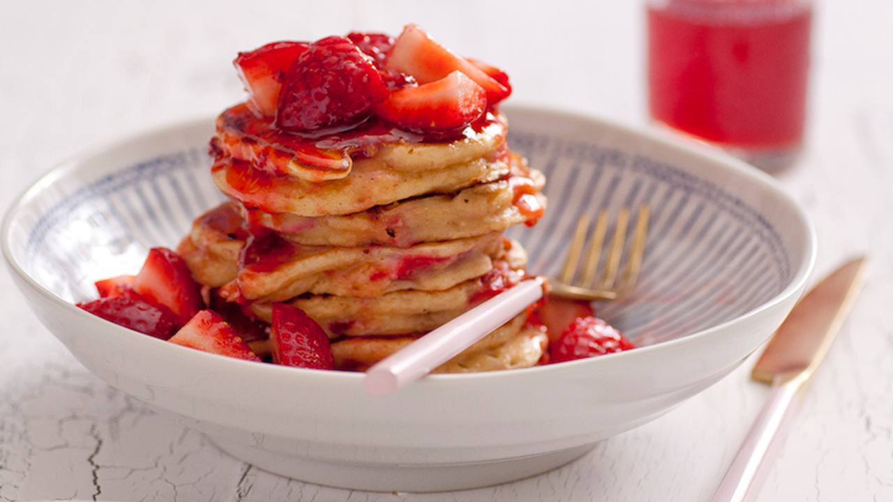 Thick and fluffy strawberry pikelets