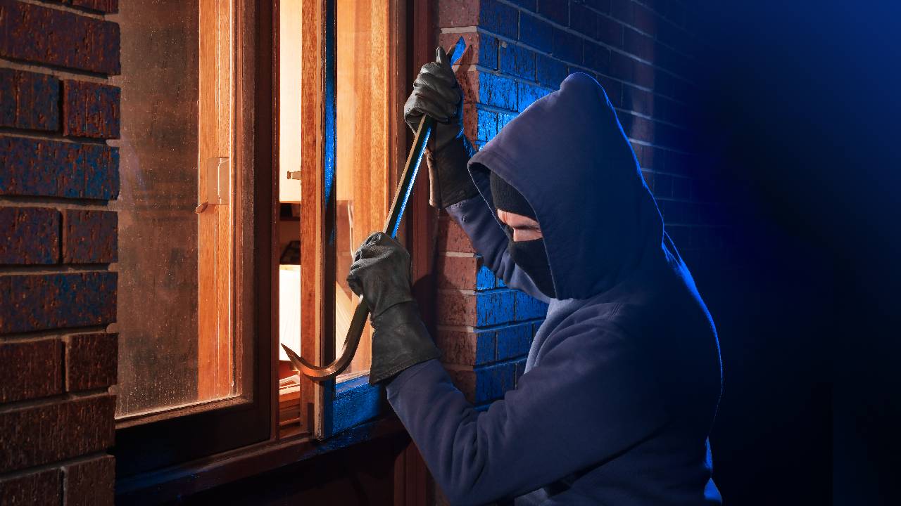 Signs Your House Is Vulnerable To Being Robbed Oversixty 2047