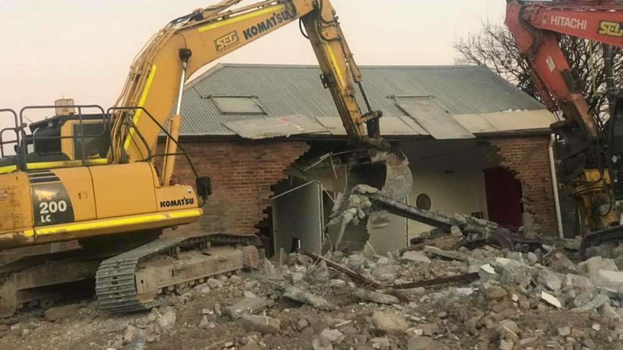 “It’s all gone”: The moment a building gets destroyed by mistake
