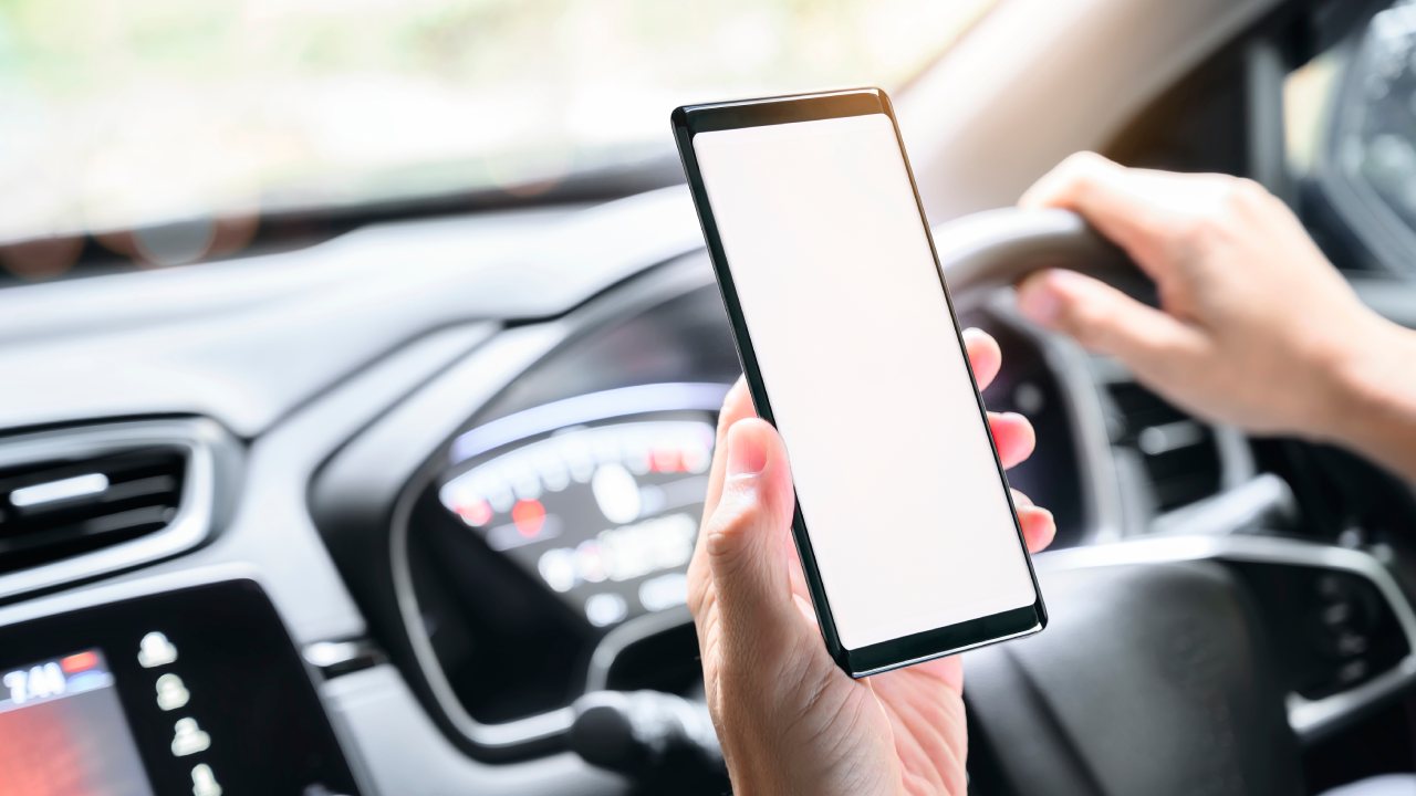 Drivers may be allowed to use mobile phones behind the wheel in road rule overhaul