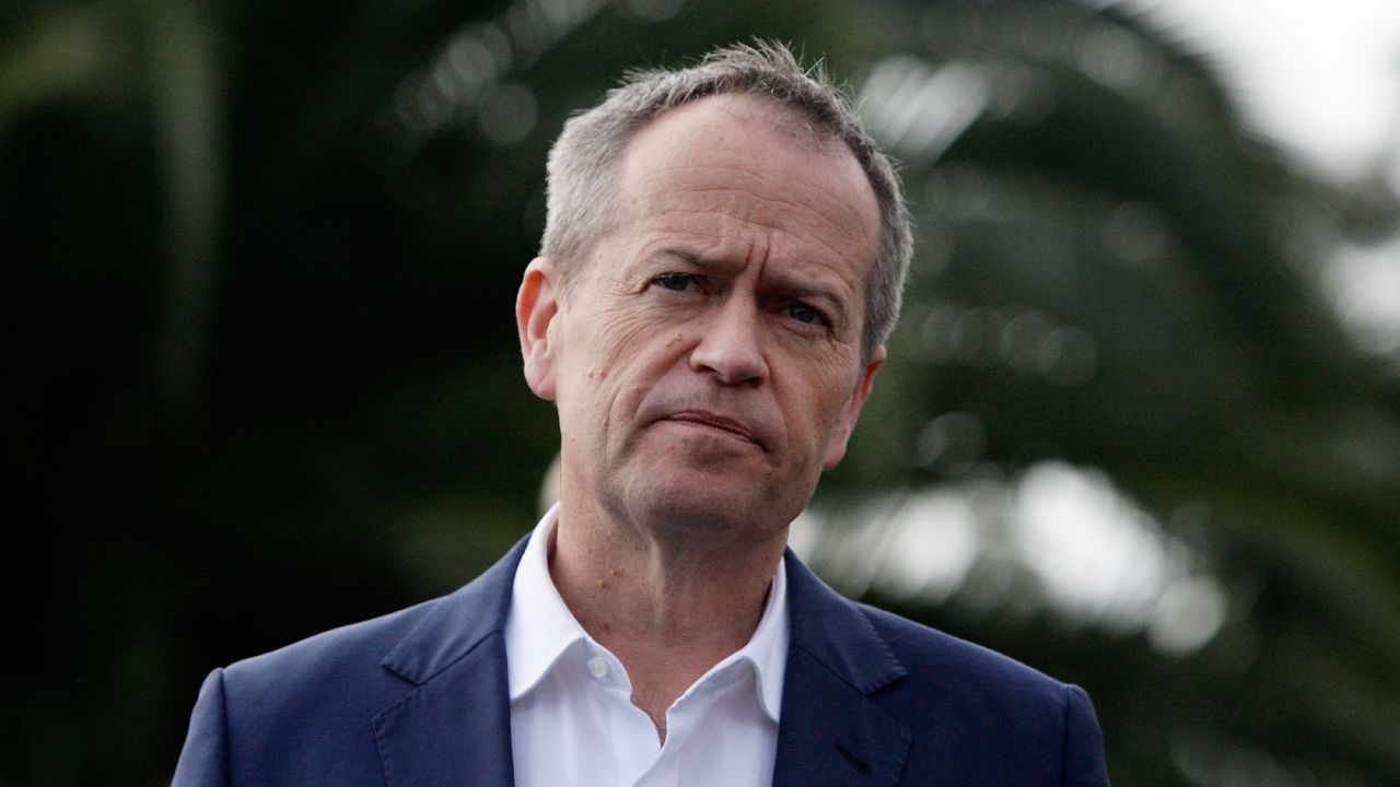 Bill Shorten announces class action into Centrelink robo-debt system