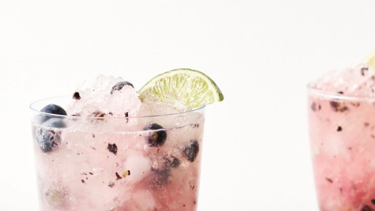 Refreshing blueberry Moscow mule