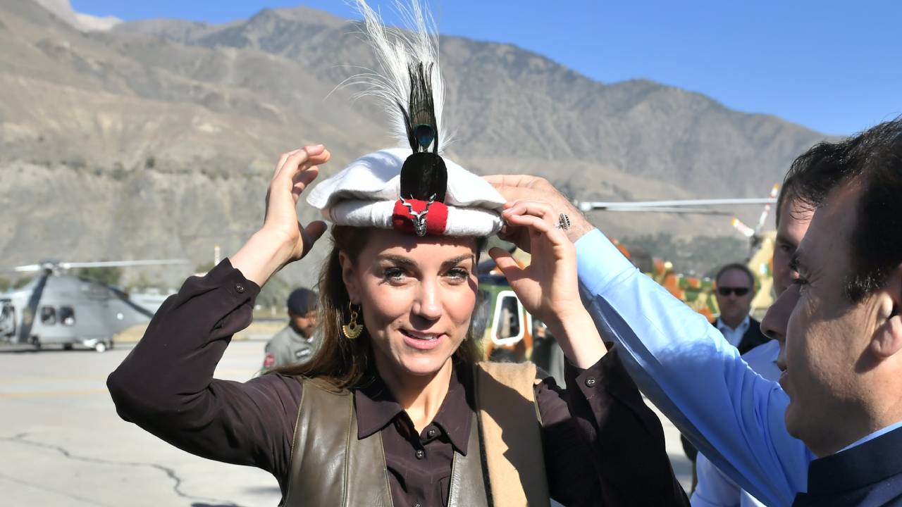 Duchess Kate channels Princess Diana by wearing the same traditional costume in Pakistan