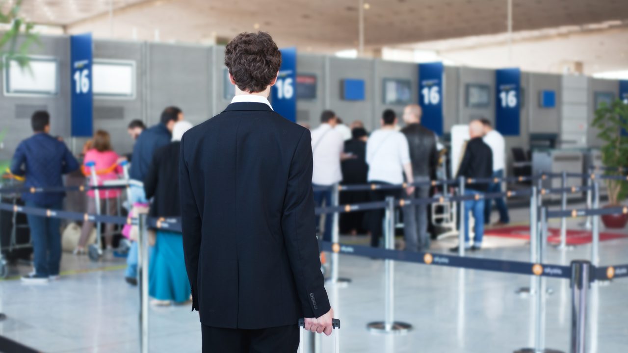How to cut queues at immigration – with maths