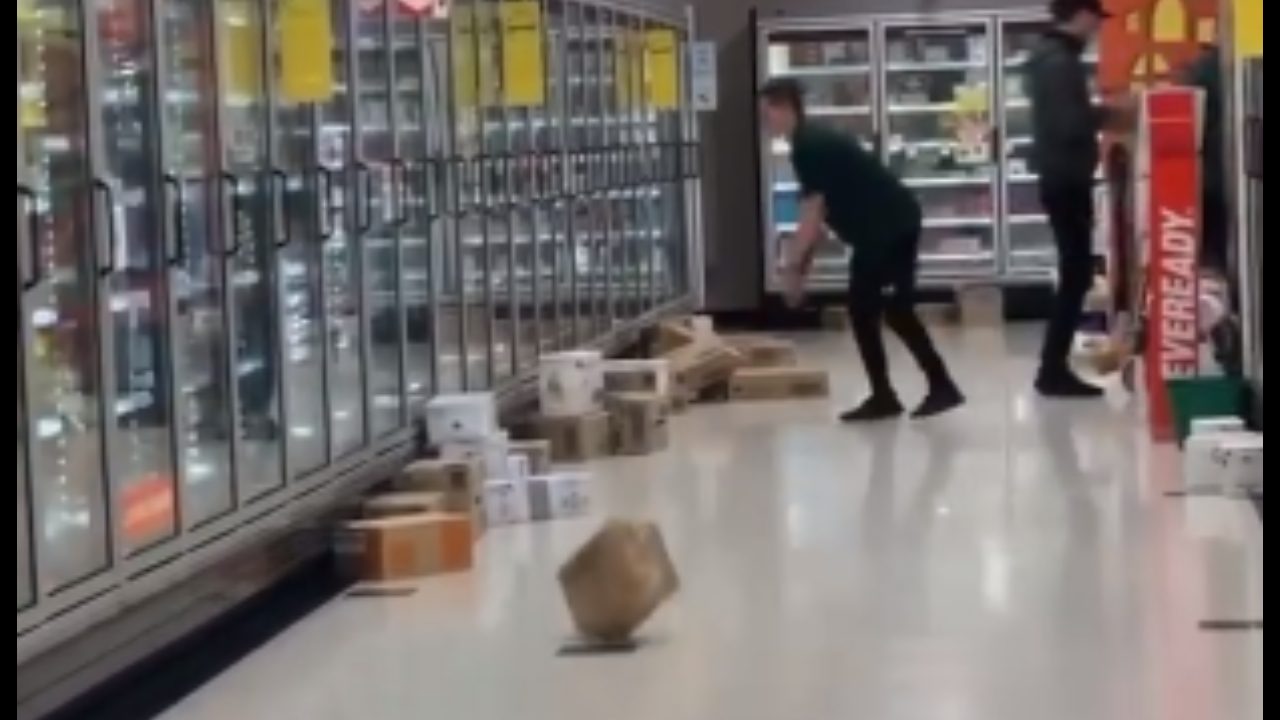 Woolworths staff seen throwing and kicking boxes of groceries in viral video