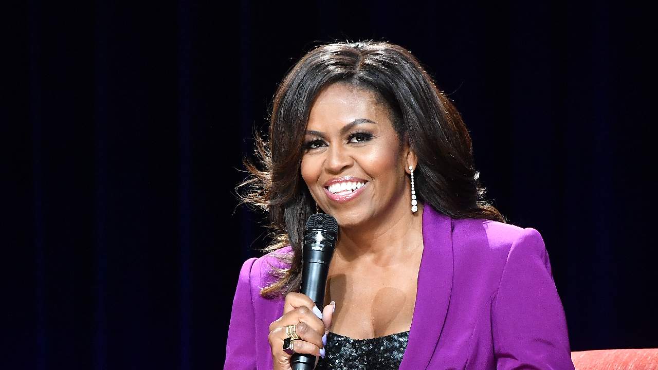 Michelle Obama shows off banging body at 55! 