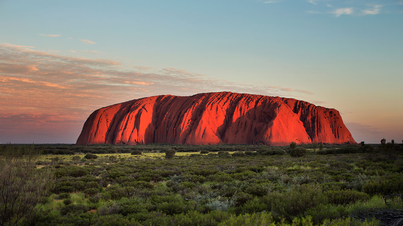 “What white privilege looks like”: How the world has reacted to the Uluru climbing ban