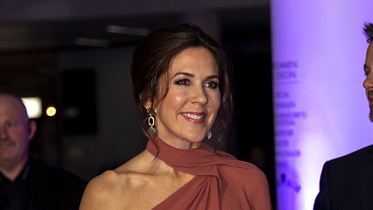 Princess Mary is drop dead gorgeous in blush evening gown