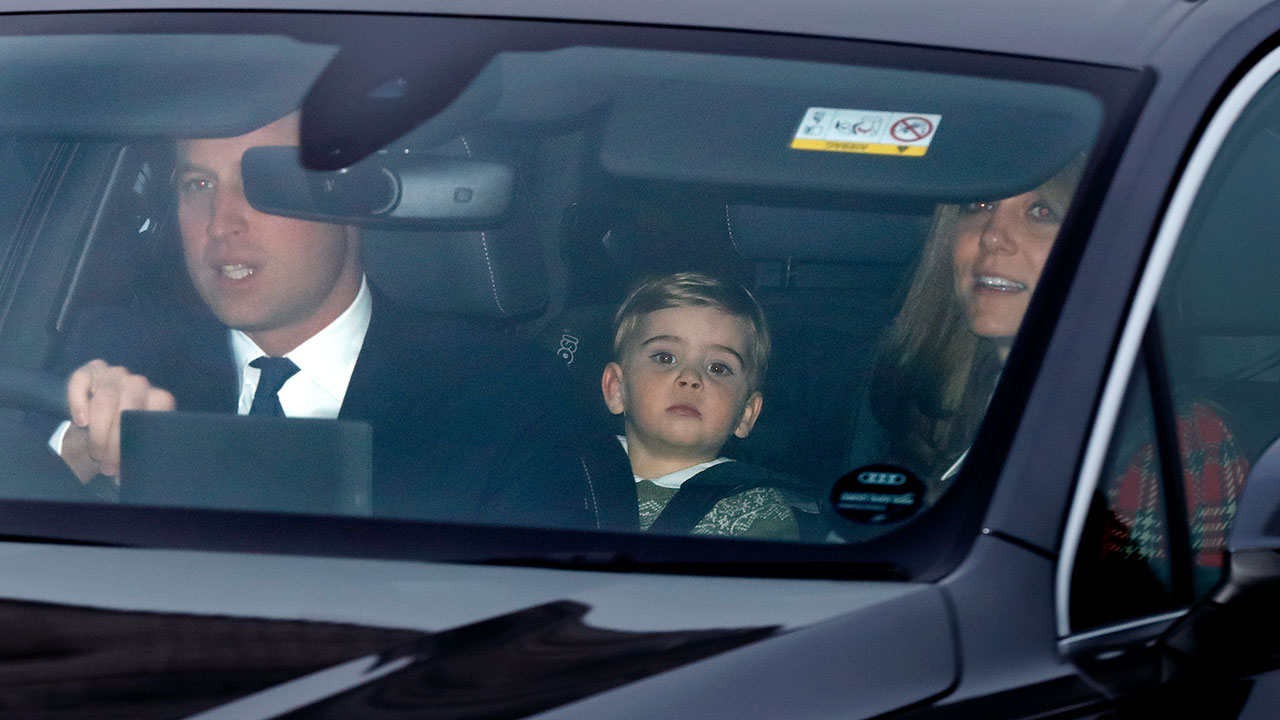 Royal carpool! Cambridge family roll up for Queen’s Christmas lunch