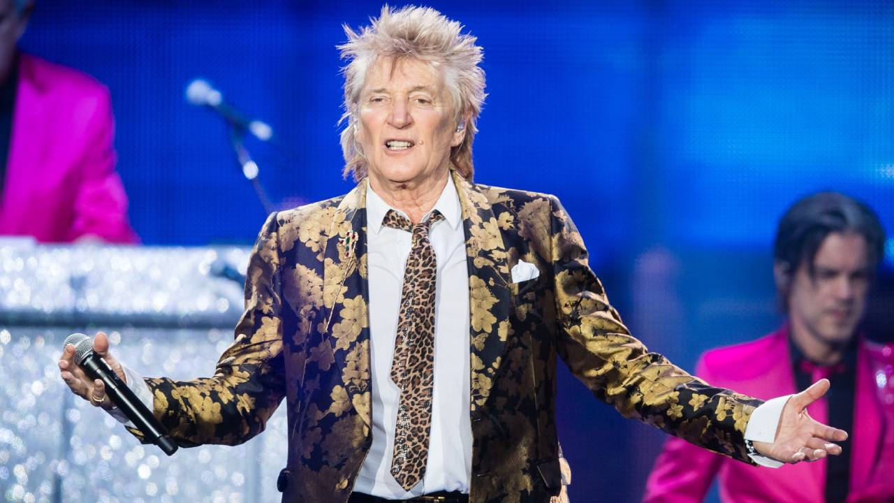 Rod Stewart charged after allegedly punching a security guard on NYE