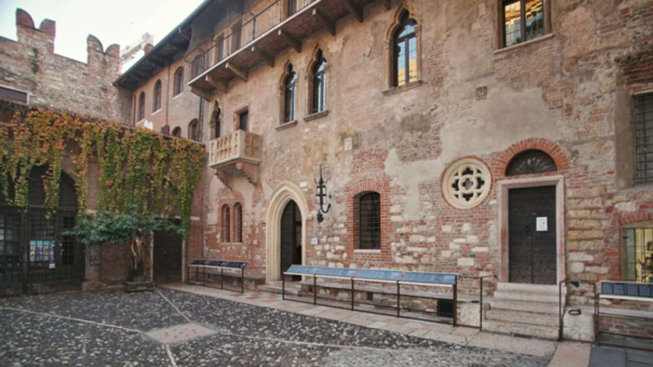 Shakespeare fans can stay in Juliet’s House this Valentine’s Day