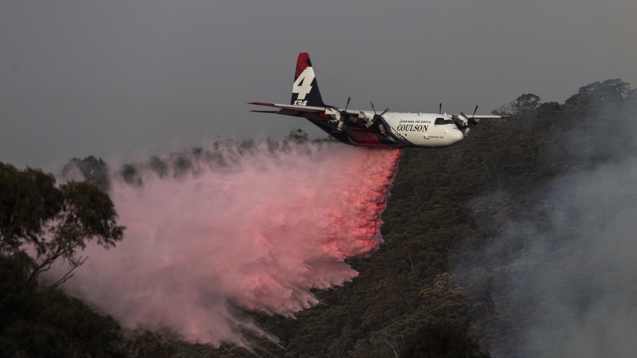 “Ball of flames”: Firefighter’s distress call after watching waterbomber plane crash