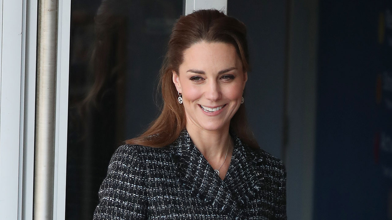 Strike a pose! Duchess Kate beams for photographs at children’s hospital