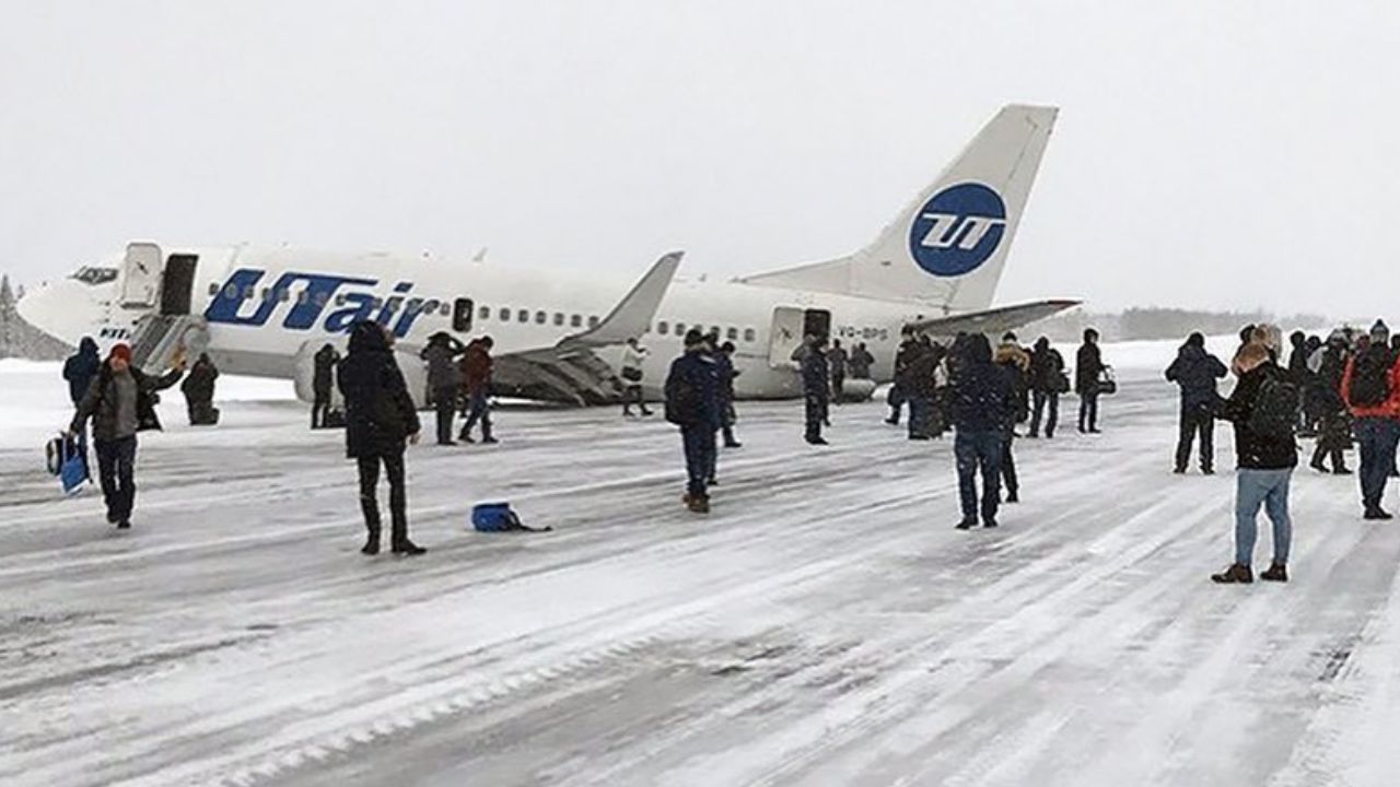 Passenger plane with 100 passengers makes emergency landing in Russia