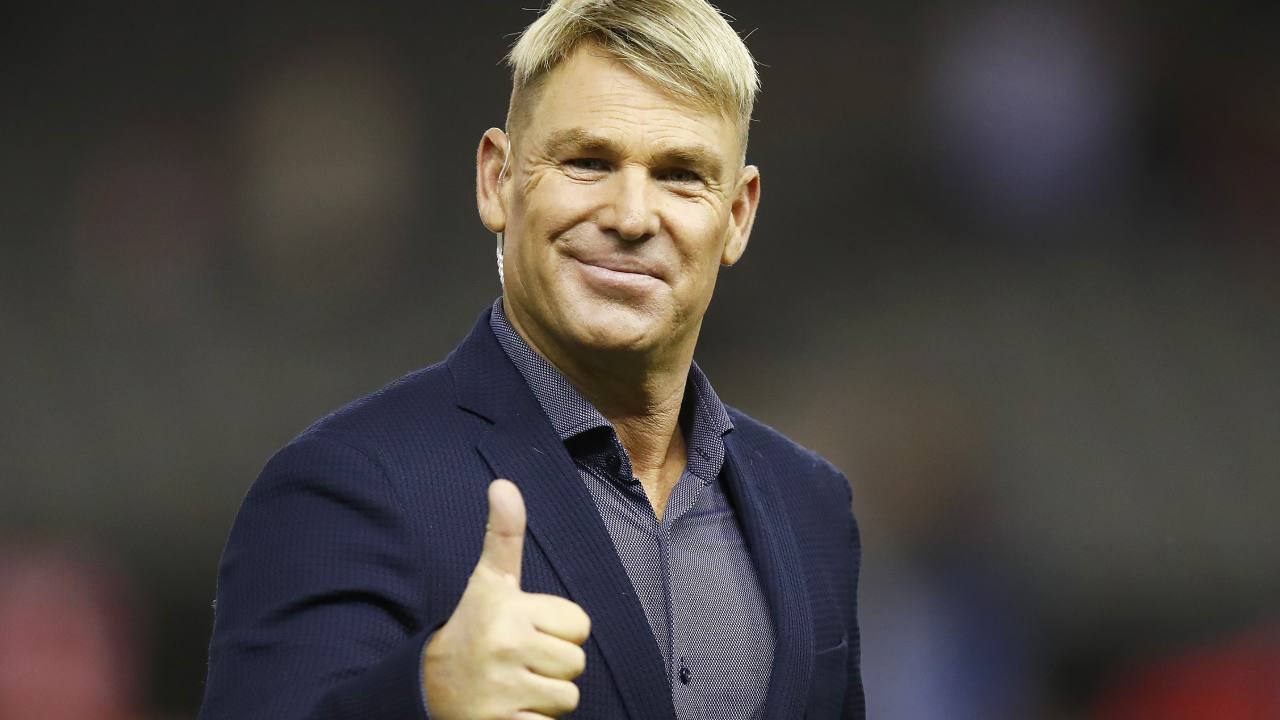 Shane Warne's "wartime shift" to help hospitals during pandemic