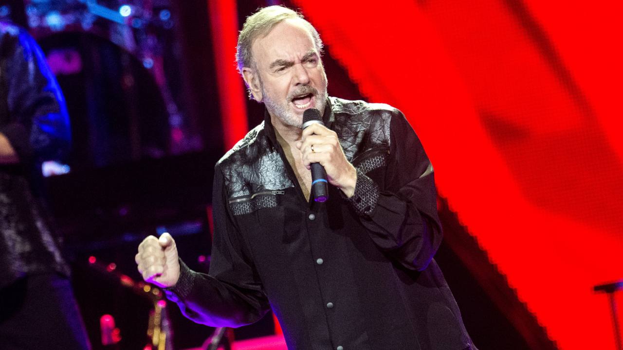 Neil Diamond reworks ‘Sweet Caroline’ to encourage hand washing