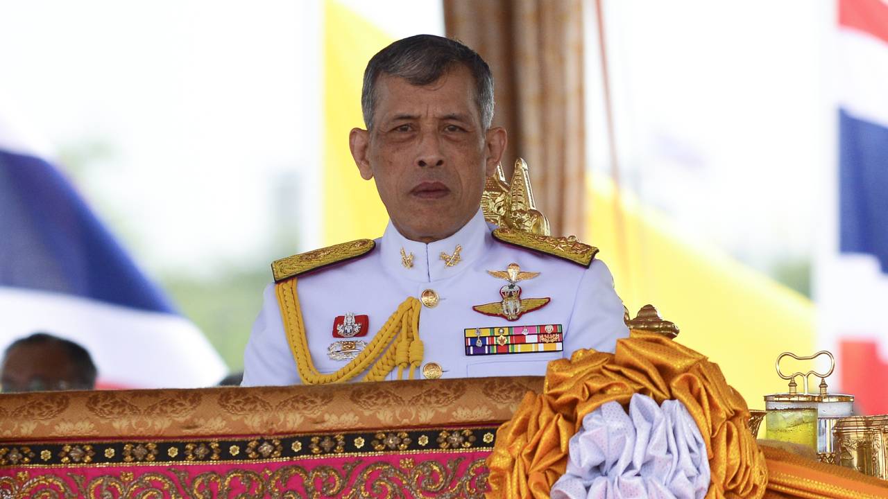 Thai king self isolates with 20 concubines during coronavirus pandemic