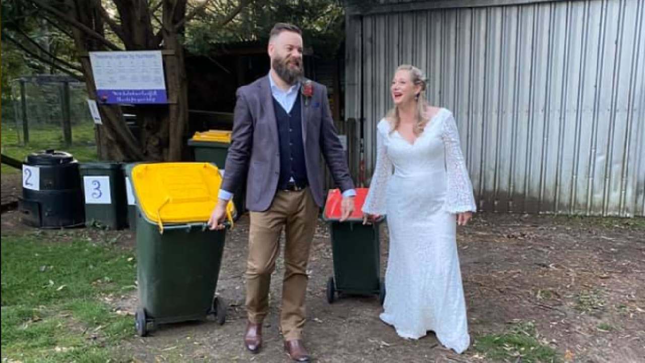 Wheely romantic: Couple ties the knot while taking out the bins