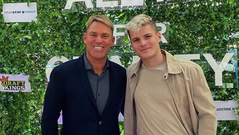 Shane Warne’s son shows off incredible physique while hilariously body-shaming his legendary old man