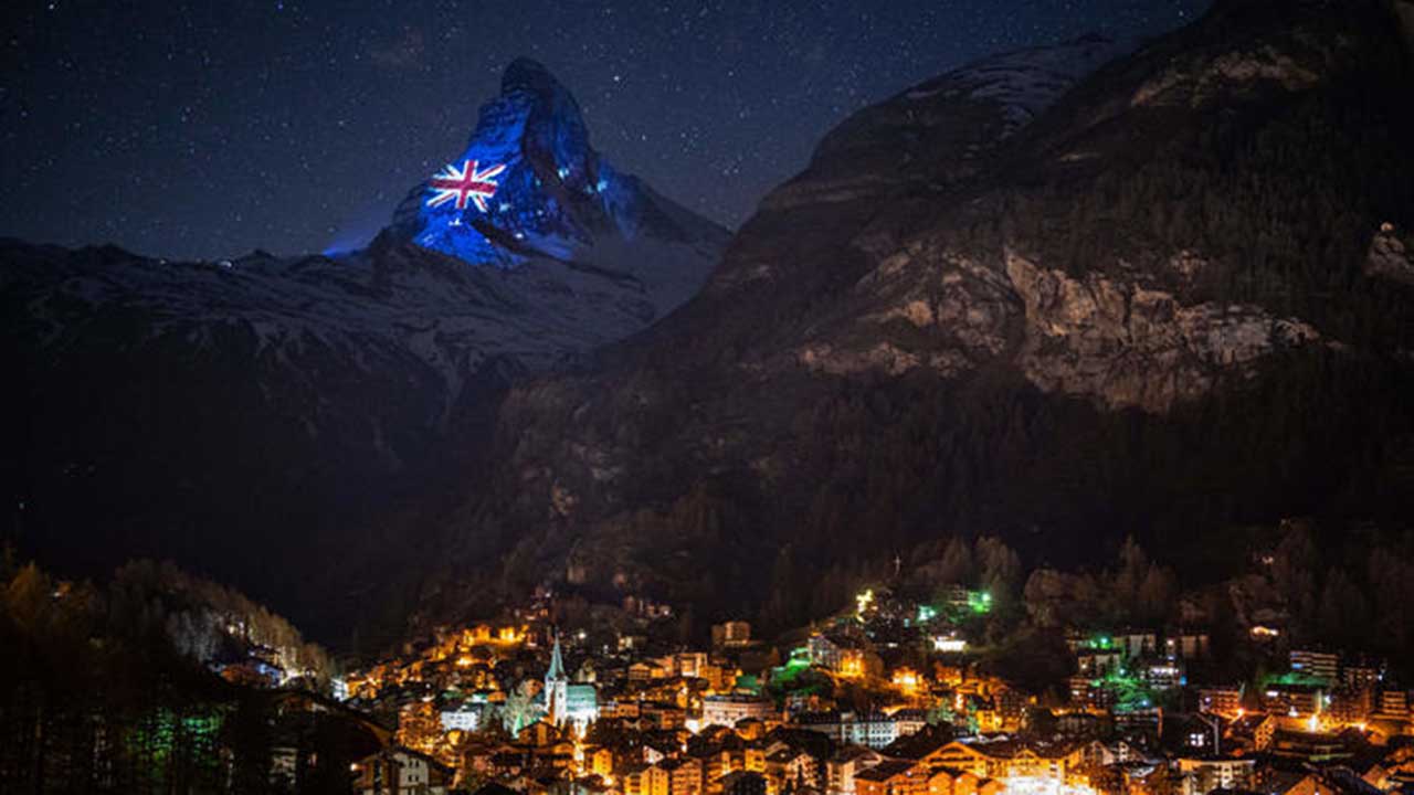 Switzerland offers message of hope to Aussies by projecting flag on mountain
