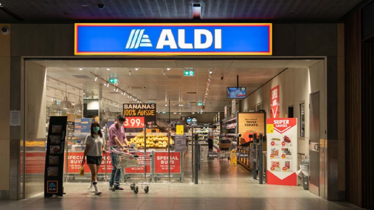 ALDI’s new no-cash policy comes with a "hidden" charge that has outraged shoppers