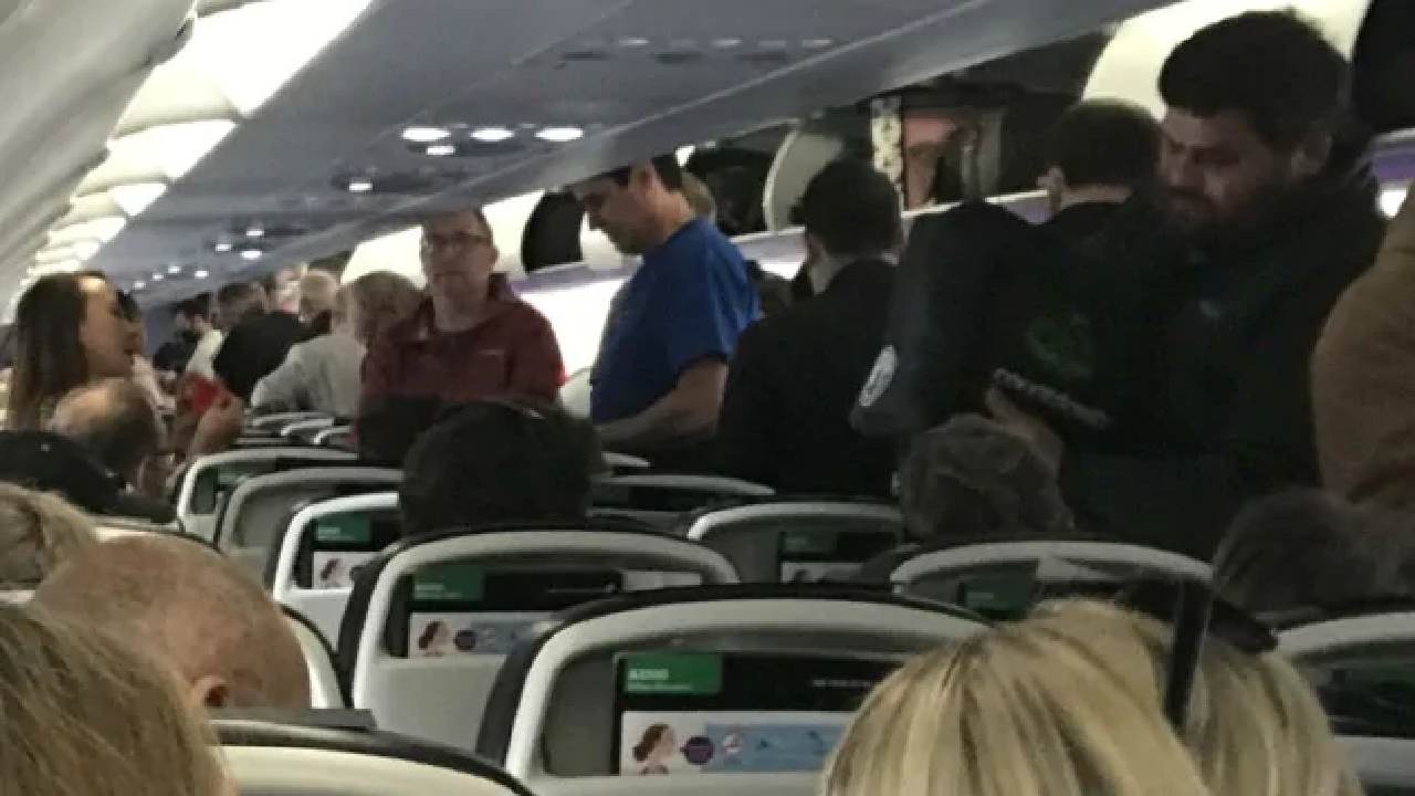 Passengers “break every rule” in flight amid pandemic