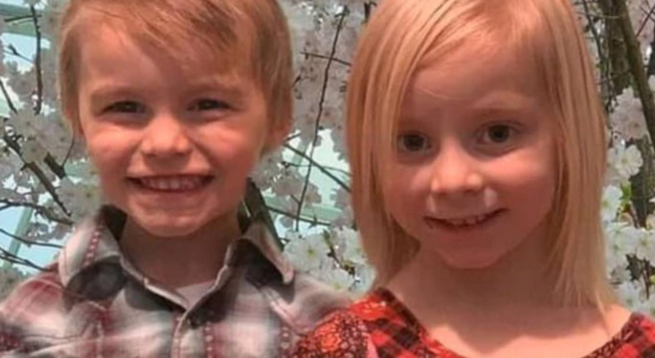 Young siblings found dead in car after dad left them inside for five hours