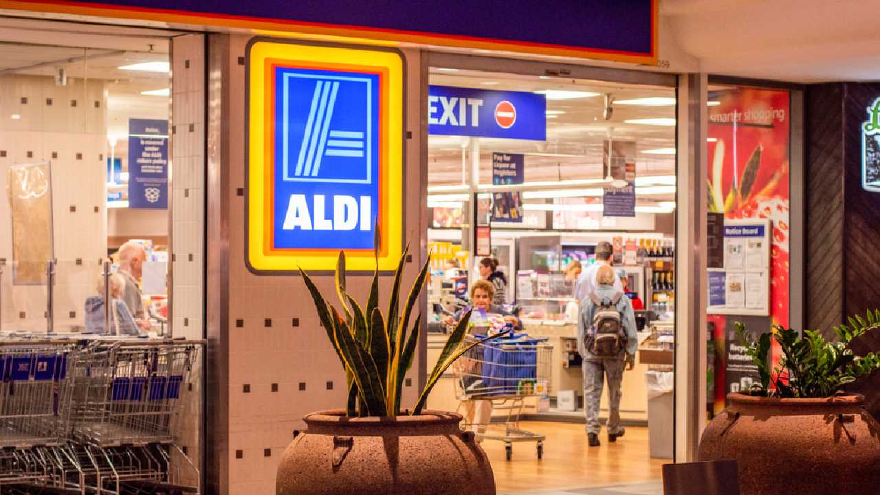 Shopper slams ALDI over coin payment ‘policy’