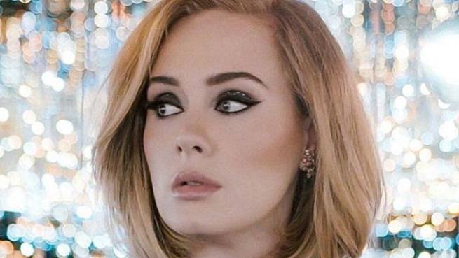 Adele shows off incredible new figure in rare post