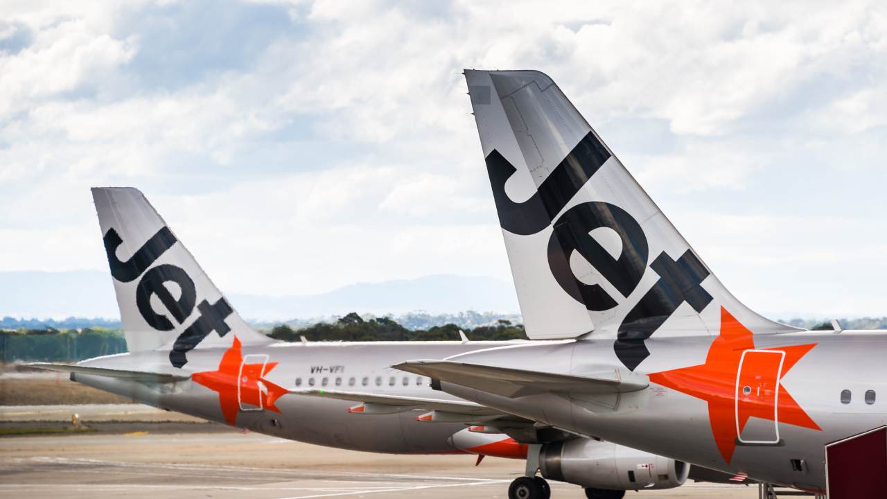 How man flying Jetstar completely avoided quarantine after testing positive for COVID