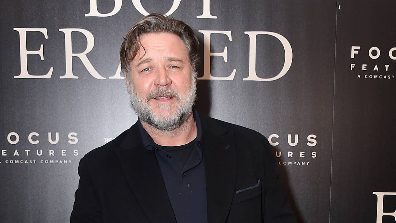 “Just keep going”: Russell Crowe’s message to Daniel Andrews