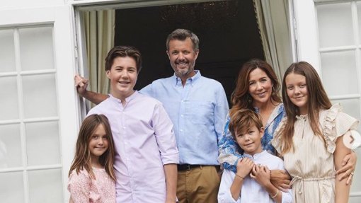 Gorgeous Princess Mary marks the end of summer holiday with family photos