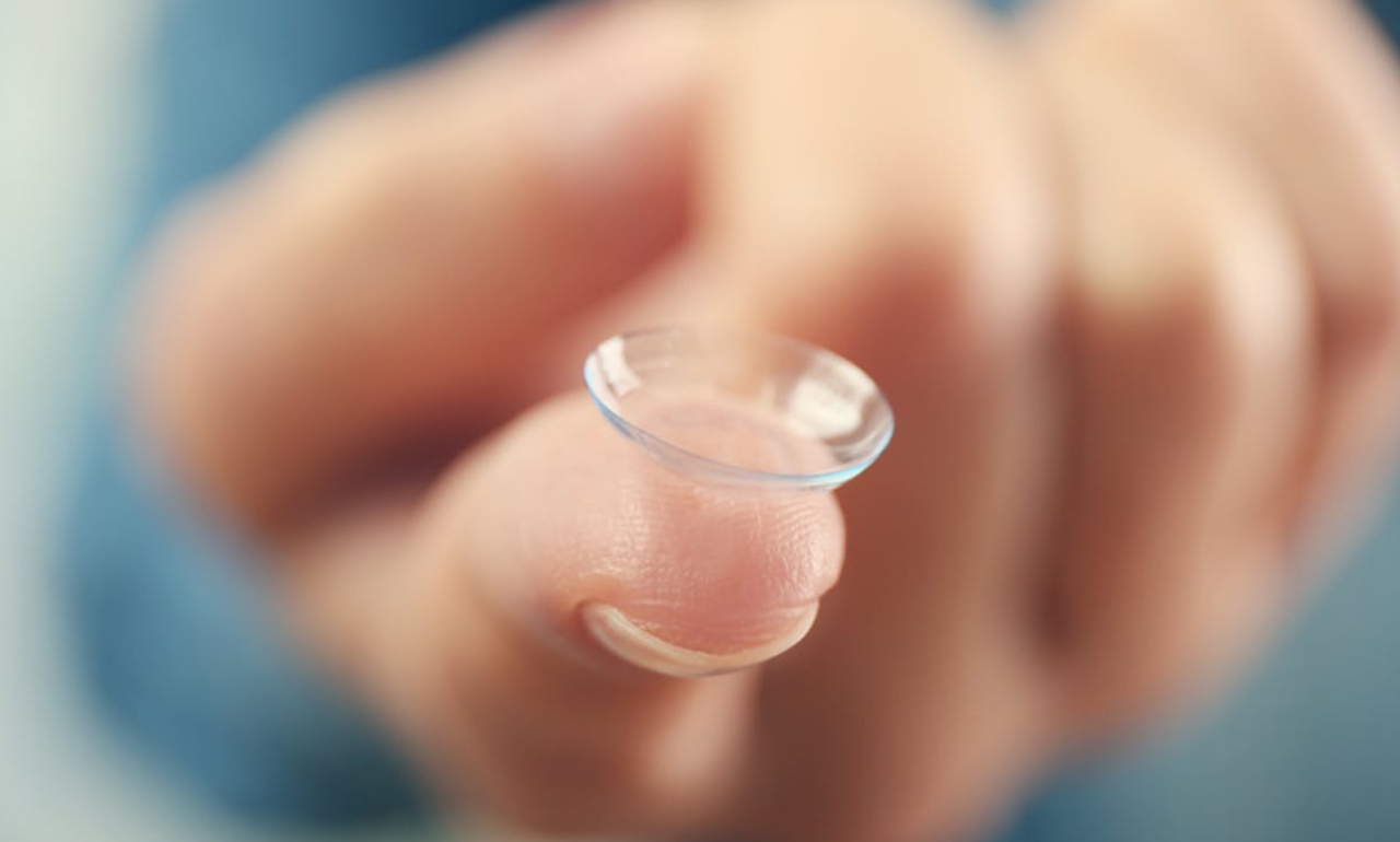How to keep your contact lenses clean (and what can go wrong if you don’t)