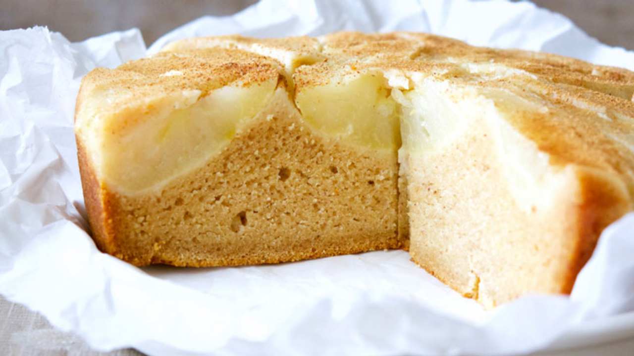 Pear upside-down cake