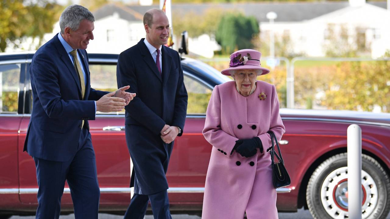 The Queen and Prince William blasted online for not wearing face masks