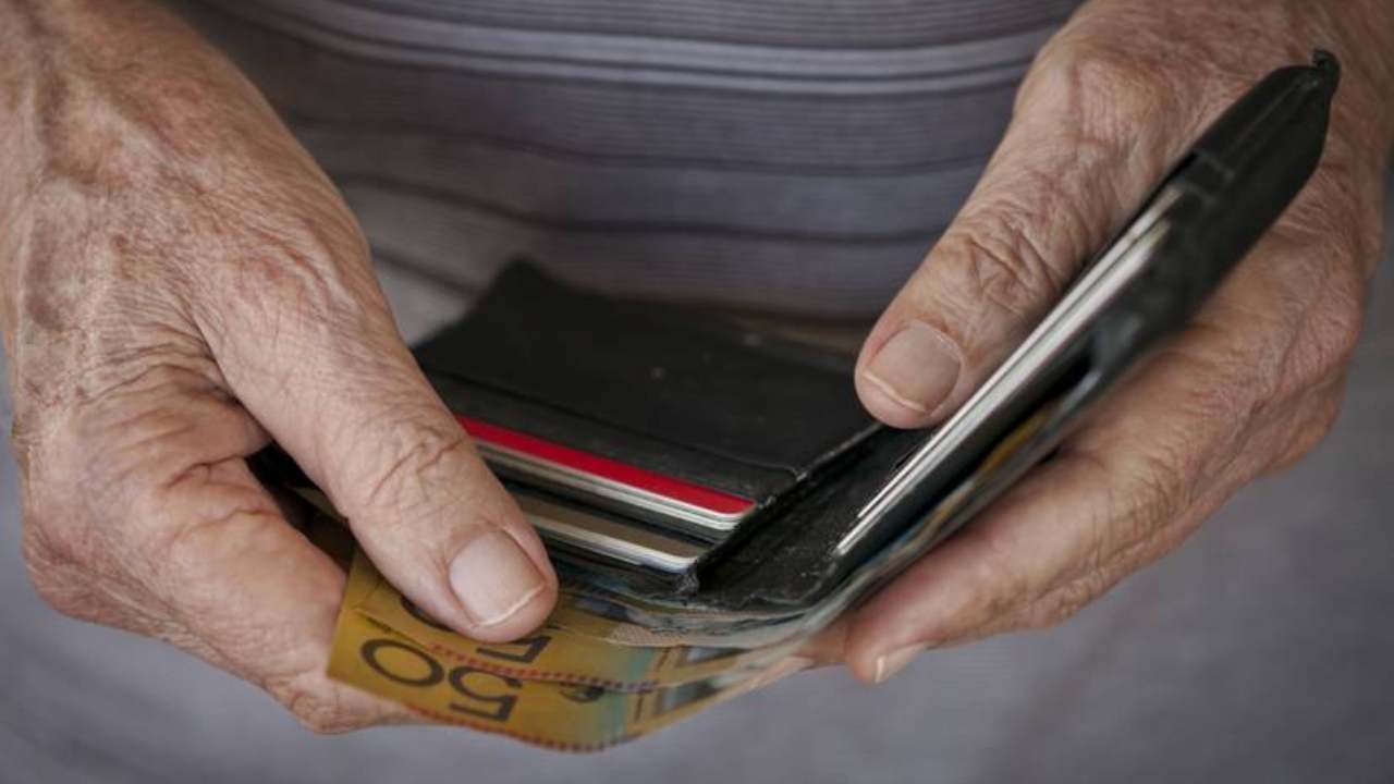 Cash handout: Thousands of Aussies urged to check eligibility for $500 boost