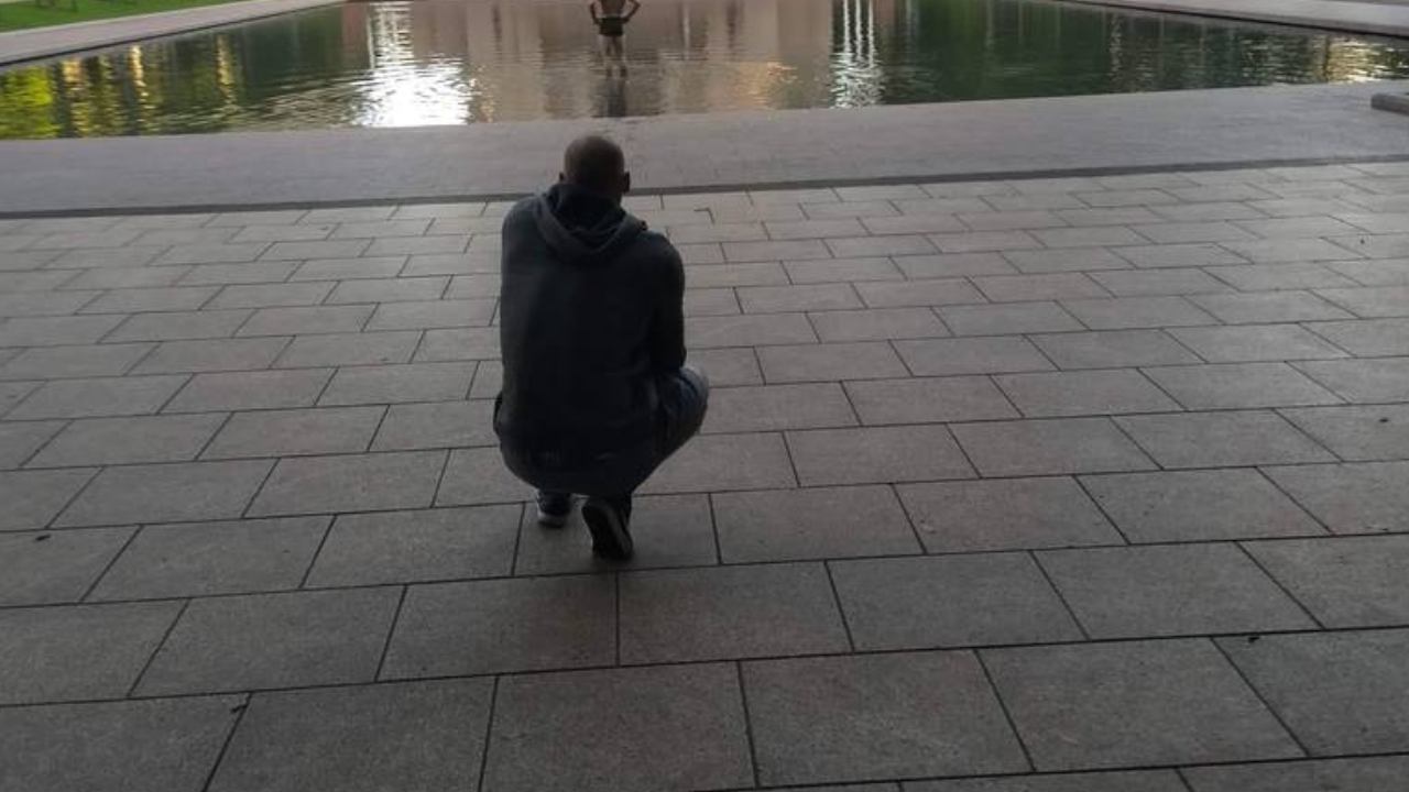 “Scumbag” man slammed for stripping down in Anzac Pool of Reflection