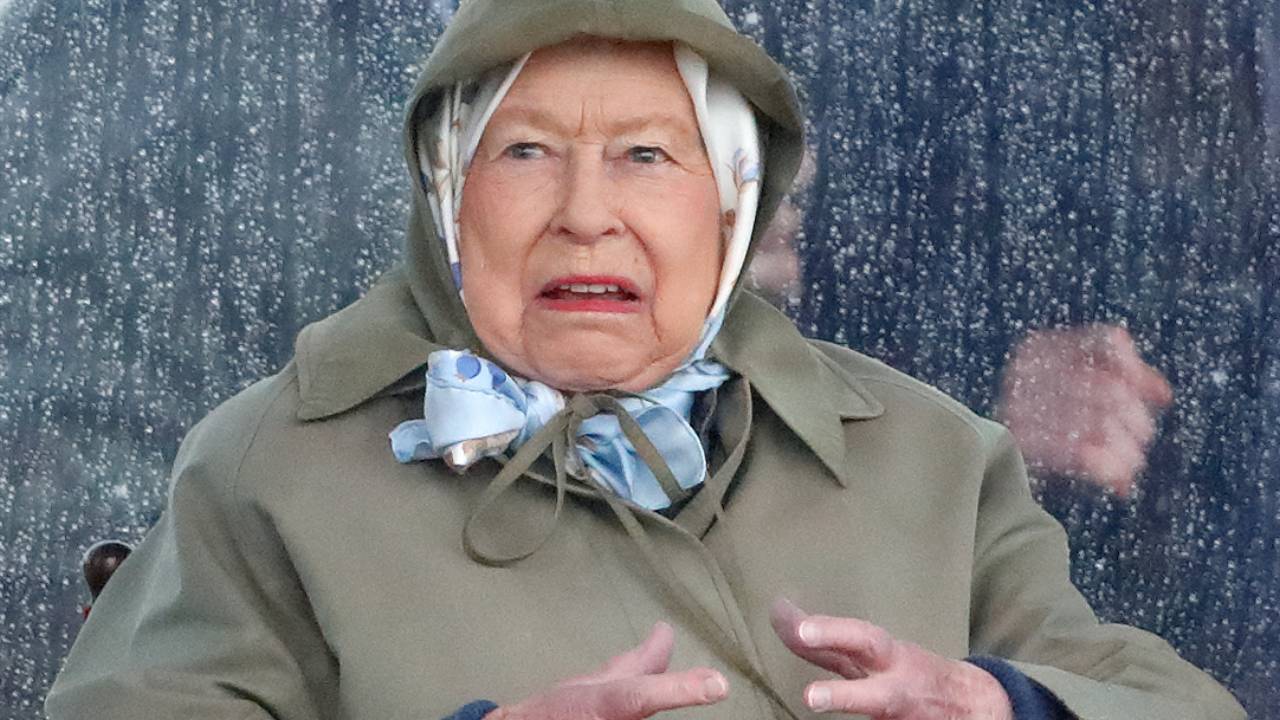 Radio station apologises for mistakenly declaring death of Queen Elizabeth 