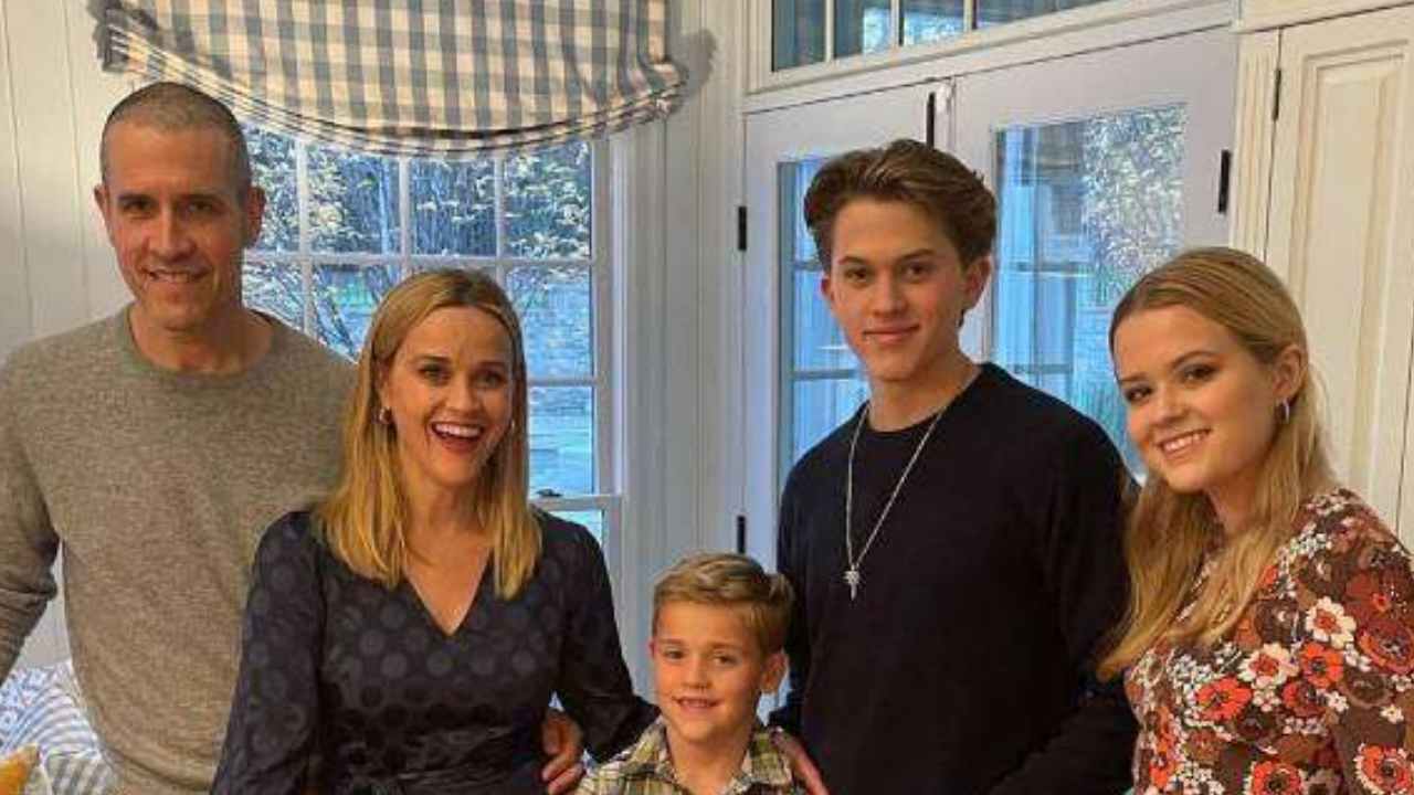 Reese Witherspoon shares stunning family photo with three children