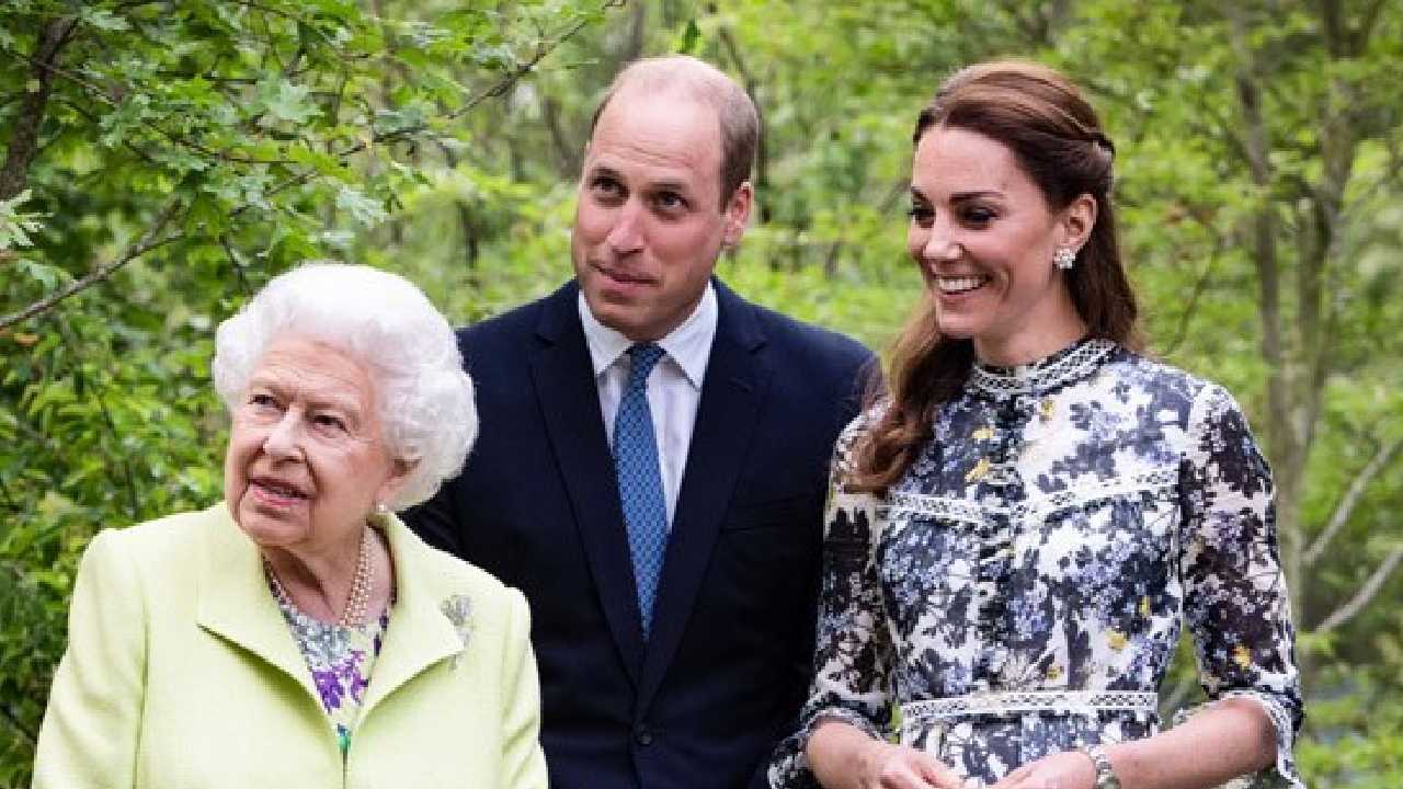 Beautiful moment between Prince William and Queen caught by onlookers