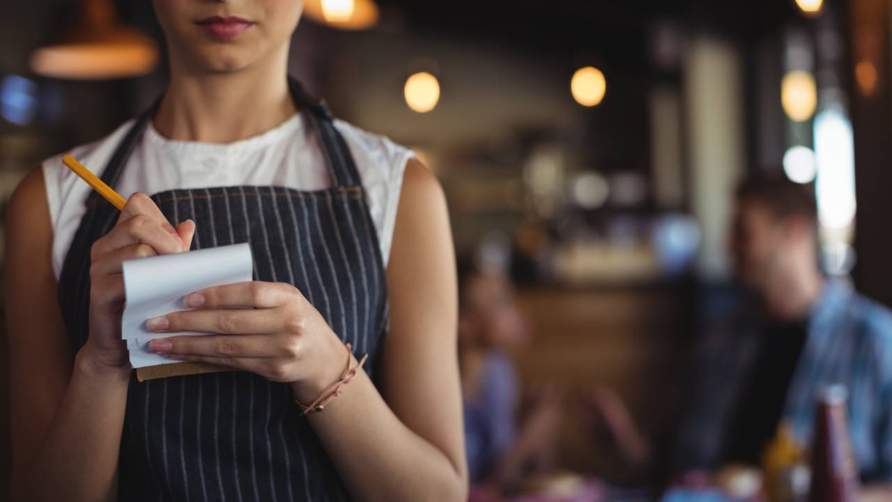 Man Takes Back Tip From Rude Waitress Oversixty 