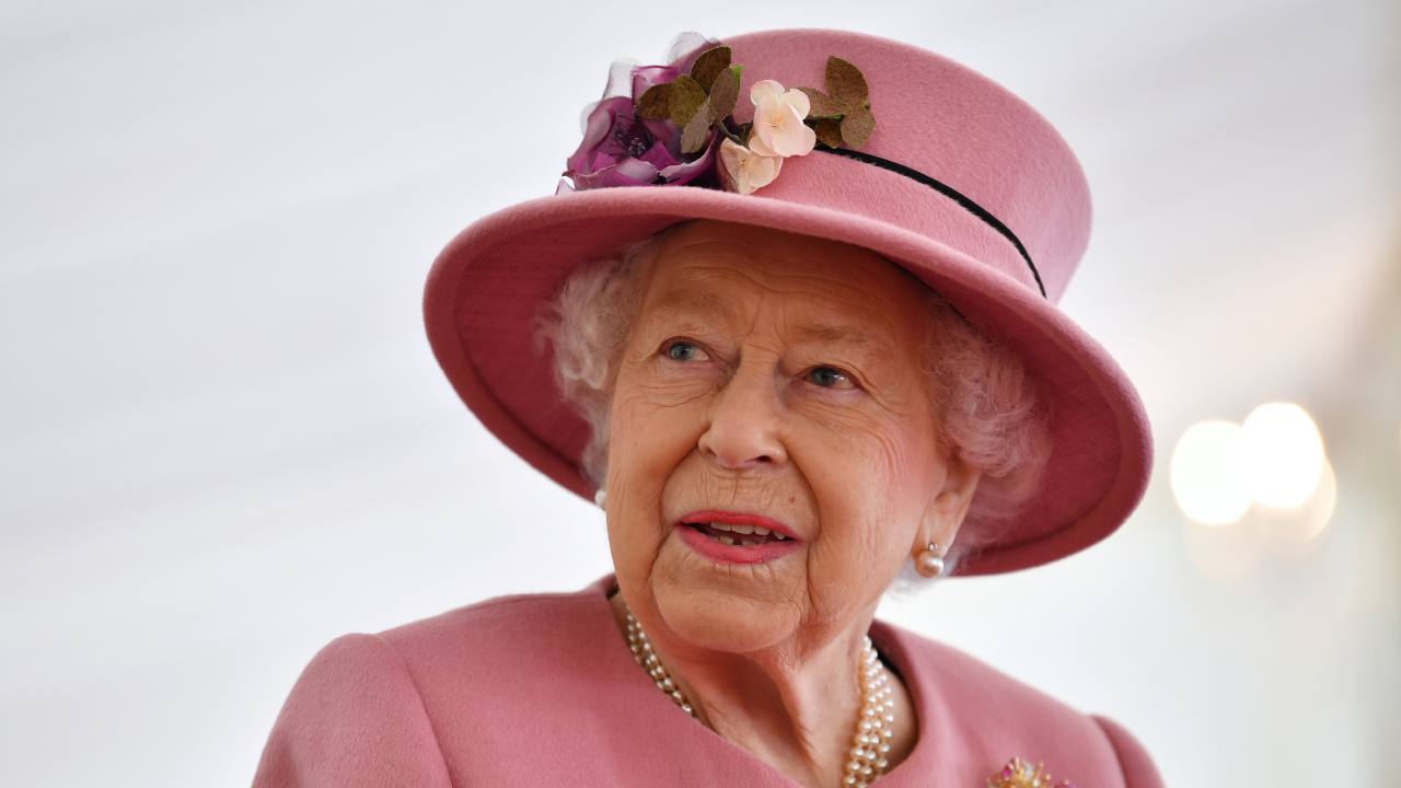 Rare opportunity: Queen Elizabeth is hiring a new staff member