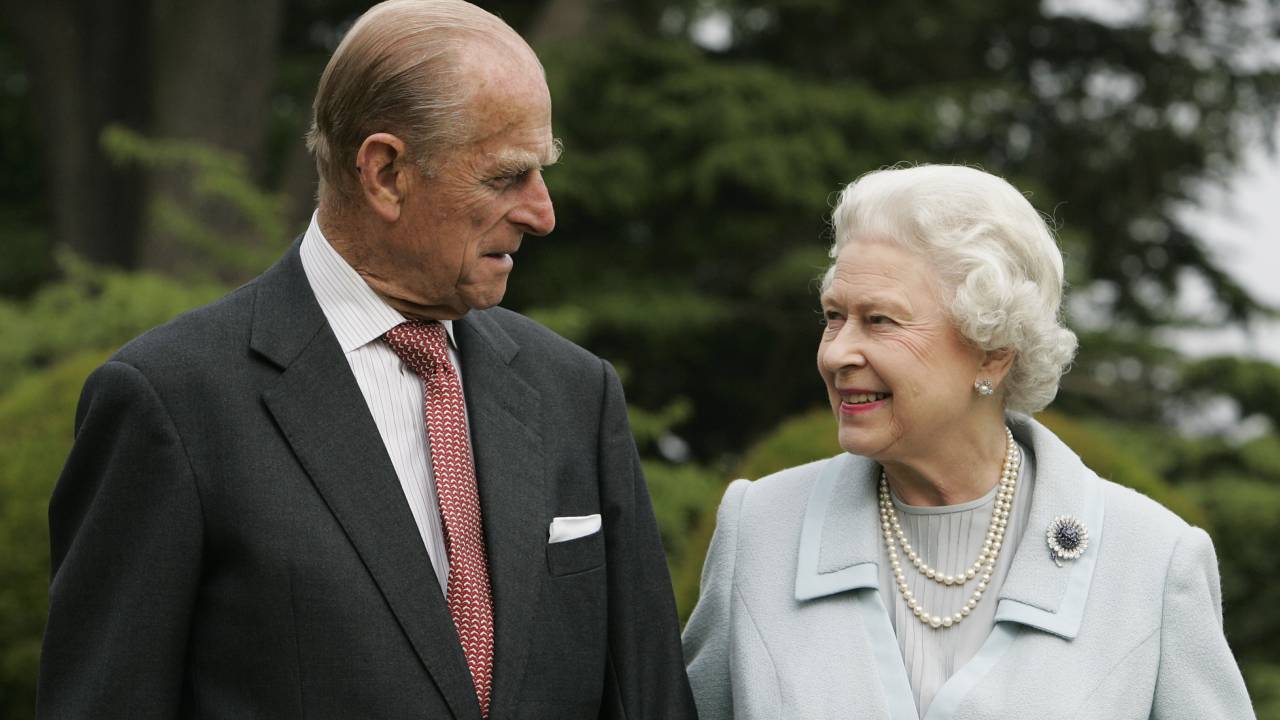 The real story behind the Queen's giggling photo